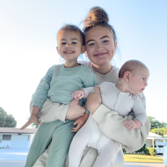 Welcome to my closet 💕 - Picture 3 of 4